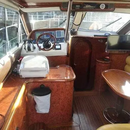Botel Boat Cardeli Gijon