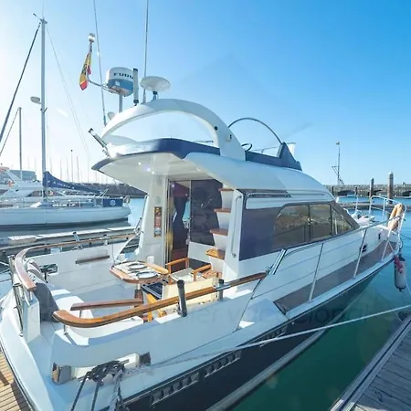 Boat Cardeli Botel Gijon