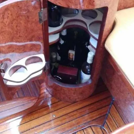 Πλωτό κατάλυμα Boat Cardeli *