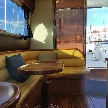 Πλωτό κατάλυμα Boat Cardeli